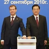 Tổng thống Nga Dmitry Medvedev và Chủ tịch Trung Quốc Hồ Cẩm Đào dự lễ khánh thành đường ống dẫn dầu chung. (Nguồn: THX/TTXVN)