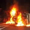 Những người biểu tình đốt lốp xe tại Metzingen ngày 7/11. (Nguồn: AFP/TTXVN)