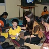 Hội phụ nữ Việt Nam tại Malaysia chia sẻ với các em tại Trung tâm trẻ khuyết tật Klang. (Ảnh: Thanh Thủy/Vietnam+)