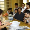 Làm thủ tục nhập học lớp 10 tại Trường THPT Việt-Đức. (Ảnh minh họa: Bích Ngọc/TTXVN)