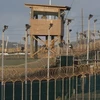 Bên ngoài nhà tù ở vịnh Guantanamo.(Nguồn: AFP/TTXVN)