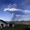 Cột khói bốc lên từ núi lửa Grimsvoetn. (Nguồn: AFP)