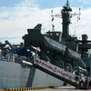Hải quân Việt Nam đón tàu INS Airavat (Ảnh: SGTT)