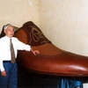 Chiếc giày da nam kỷ lục của nghệ nhân làng Phú Yên. (Nguồn: Internet)