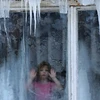 Băng tuyết phủ bên ngoài một nhà trẻ ở Minsk, Belarus ngày 2/2. (Nguồn: AFP/TTXVN)