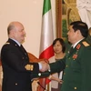 Đại tướng Phùng Quang Thanh và Trung tướng Claudio Debertolis, Tổng thư ký Quốc phòng Cộng hòa Italy. (Nguồn: qdnd.vn)