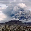 Núi lửa Nevado del Ruiz phun tro bụi. (Nguồn: Internet)