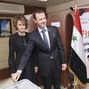 Tổng thống Syria Bashar al-Assad và phu nhân tại Damascus ngày 26/2. (Nguồn: Reuters)