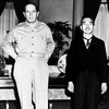 Tướng MacArthur và Thiên hoàng Hirohito. (Ảnh tư liệu)