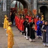 Lễ rước kiệu vào đền thờ An Dương Vương. (Ảnh: Nhật Anh/Vietnam+)