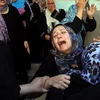 Một người dân Palestine than khóc trong lễ tang một nạn nhân vụ không kích của Israel tại Beit Hanun, miền bắc Dải Gaza ngày 6/9. (Nguồn: AFP/TTXVN)