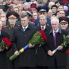 Tổng thống Victor Yanukovic (giữa) cùng các lãnh đạo Ukraine. (Ảnh: Reuters)