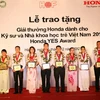 10 sinh viên được nhận giải thưởng Honda YES năm 2012. (Ảnh: Văn Xuyên/Vietnam+)