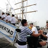 Các thủy thủ tàu Libertad rời Ghana về nước (Nguồn: Telam)