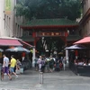 Chinatown luôn tấp nập du khách và thực khách. (Ảnh: Đỗ Vân)