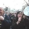 Người dân biểu tình phản đối chính sách kinh tế khắc khổ tại Thessaloniki ngày 20/3. (Nguồn: AFP/TTXVN)