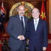 Chủ tịch Quốc hội Nguyễn Sinh Hùng tiếp Toàn quyền New Zealand Jerry Mateparae.( Ảnh: Nhan Sáng/TTXVN)