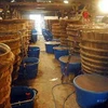 Cơ sở sản xuất nước mắm Hồng Đại tại thị trấn Dương Đông. (Ảnh: Thanh Vũ/TTXVN)