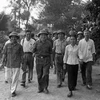 Đại tướng Võ Nguyên Giáp ngày 9/8/1970 về thăm làng Nguyên Xá (huyện Đông Hưng, Thái Bình), nơi có nhiều thành tích trong hai cuộc kháng chiến chống Pháp và Mỹ. (Nguồn: TTXVN)