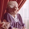 Nhiều người già ở Anh phải sống trong cô đơn lúc cuối đời. (Nguồn: Daily Mail)