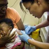 Tiêm vắcxin phòng lao (SATVI) cho trẻ em tại bệnh viện Brewelskloof ở Worcester, Nam Phi. (Nguồn: AFP/TTXVN)