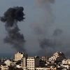 Khói bốc lên từ thành phố Gaza sau một cuộc không kích của Israel. (Nguồn: Internet)