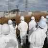 Tham quan nhà máy điện hạt nhân Fukushima Daiichi. (Ảnh: AFP/TTXVN)