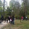 Các em nhỏ đi tìm nhặt trứng Phục sinh tại công viên quận Uccle, Brussels (Ảnh: Thái Vân/Vietnam+)