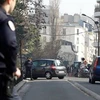 Hàng trăm cảnh sát Pháp đã vào cuộc để truy lùng tên sát nhân hàng loạt ở Paris (Ảnh: AP)
