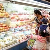 Mua sắm hàng hóa tại siêu thị Co.op Mart. Ảnh minh họa (Ảnh: Phạm Hậu/TTXVN)