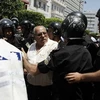 Cảnh sát đụng độ người biểu tình tại Tunis hôm 2/6. Ảnh minh họa. (Nguồn: Reuters)