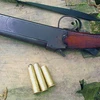 Một khẩu súng tự chế được người dân đem nộp cho Đồn Biên phòng Suối Cát, tỉnh Kon Tum. (Nguồn: baogialai.com.vn)