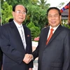 Chủ tịch Chummali Saynhasone đón Chủ tịch Kim Yong Nam. (Ảnh: Hoàng Chương/Vietnam+)