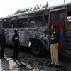 Cảnh sát điều tra hiện trường vụ đánh bom ở Karachi. (Nguồn: THX-TTXVN)