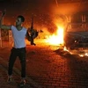 Tòa lãnh sự Mỹ ở Benghazi bị phóng hỏa tối 11/9. (Nguồn: AFP/Getty)