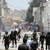 Xung đột giữa những người biểu tình và cảnh sát Tunisia. (Nguồn: AFP/TTXVN).