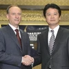 Ngoại trưởng Nhật Bản Khoichiro Gemba (phải) và Thư ký Hội đồng An ninh Nga Nikolai Patrushev. (Nguồn: english.kyodonews.jp).