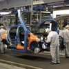 Công nhân làm việc trong nhà máy của PSA Peugeot Citroen, Pháp. (Nguồn: Reuters)