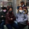 Người dân đeo khẩu trang phòng tránh cúm, tại thủ đô Bắc Kinh (Trung Quốc) ngày 19/4. (Nguồn: AFP/TTXVN)