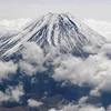 Núi Phú Sĩ chụp từ trên máy bay. (Nguồn: AFP/TTXVN)