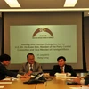 Thứ trưởng Hồ Xuân Sơn (trên cùng, phải) làm việc với Phòng Thương mại Hong Kong-Việt Nam. (Ảnh: Hà Ngọc/Vietnam+)