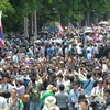 Hàng nghìn người biểu tình ngoài tòa nhà Quốc hội Thái Lan. (Nguồn: AFP)