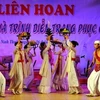 Múa "Dâng lễ dân gian Chăm" ở Ninh Thuận. (Ảnh: Thanh Hà/TTXVN)