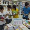 Thành phố Hà Nội tổ chức nhiều địa điểm bán hàng bình ổn giá. (Ảnh: TTXVN)