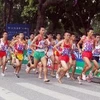 Các vận động viên tranh tài tại giải chạy báo Hà Nội Mới lần thứ 39. (Ảnh: Quốc Khánh/TTXVN)