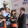 Ông Lê Minh Hoan, Chủ tịch Ủy ban nhân dân tỉnh Đồng Tháp trả lời phỏng vấn báo chí. (Ảnh: PV/Vietnam+)