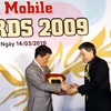 Đại diện của MobiFone nhận giải VMA 2009. (Ảnh: Trung Hiền/Vietnam+)