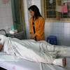 Các nạn nhân đang được điều trị tại bệnh viên Xanh-Pôn. (Ảnh: P.V/Vietnam+)
