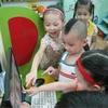 Các em nhỏ trường mẫu giáo Tuổi thơ (Hoàn Kiếm, Hà Nội) khám phá Kidsmart. (Nguồn: MG Tuổi thơ)