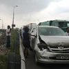 Hiện trường vụ tai nạn liên hoàn khiến cầu Thăng Long ùn tắc. (Ảnh: CTV/Vietnam+)